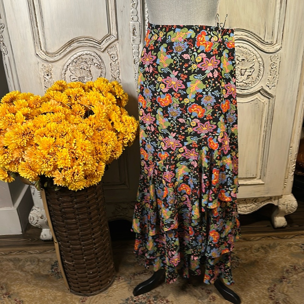 Simply Gorgeous Dark Floral Tiered Hem Maxi skirt Boho Prairie CottageCore S/10